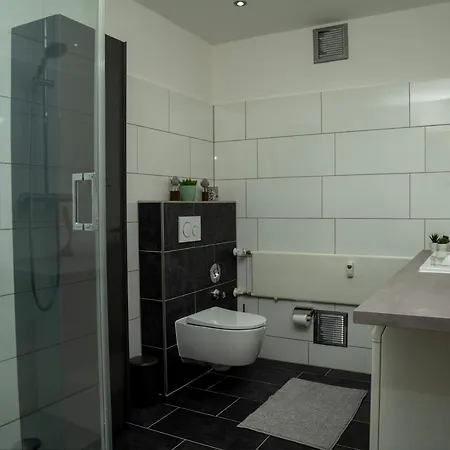 Zentral Ruettenscheid, Messe, Uniklinik, Hbf, Uni Apartment *
